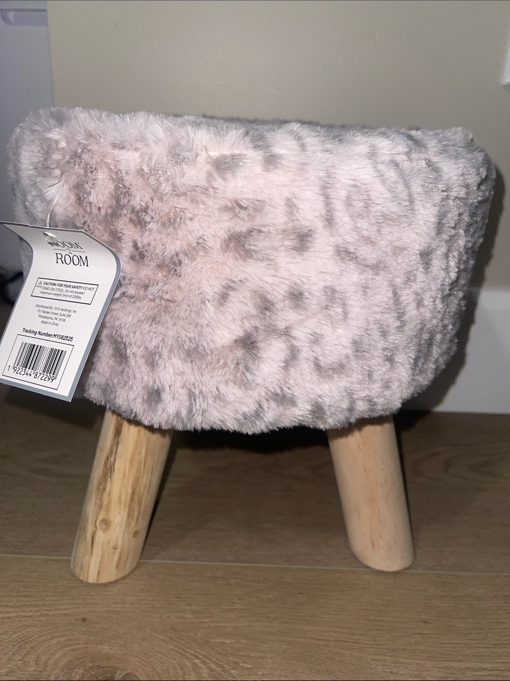 ❤️NEW!!!❤️ Faux Fur Accent Stool